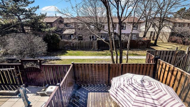 64 Dawson Cres, Townhouse with 3 bedrooms, 3 bathrooms and 2 parking in Brampton ON | Image 30