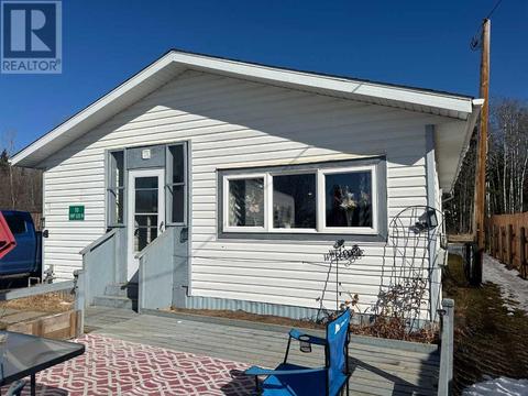 10 689 Highway W, House detached with 3 bedrooms, 1 bathrooms and 4 parking in Northern Lights County AB | Card Image