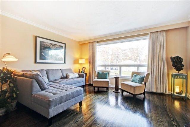 81 Silvio Ave, House detached with 3 bedrooms, 2 bathrooms and 1 parking in Toronto ON | Image 3