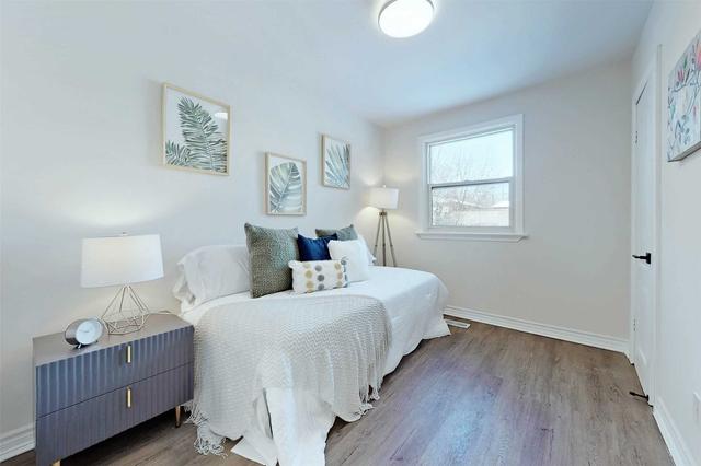 342 Moore Park Ave, House detached with 3 bedrooms, 2 bathrooms and 4 parking in Toronto ON | Image 5