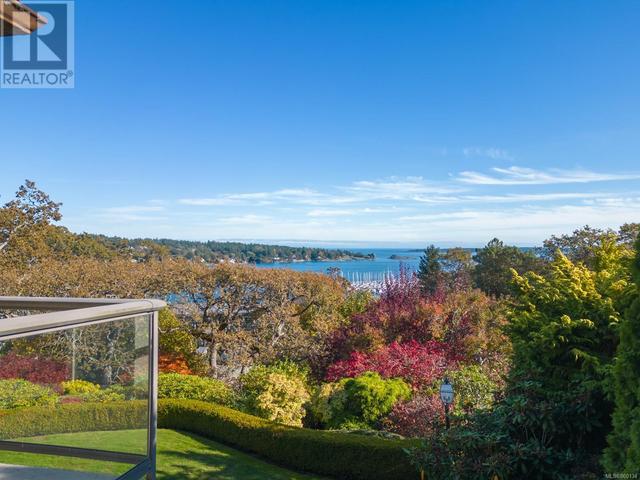 3550 Beach Dr, House detached with 4 bedrooms, 8 bathrooms and 6 parking in Oak Bay BC | Image 49