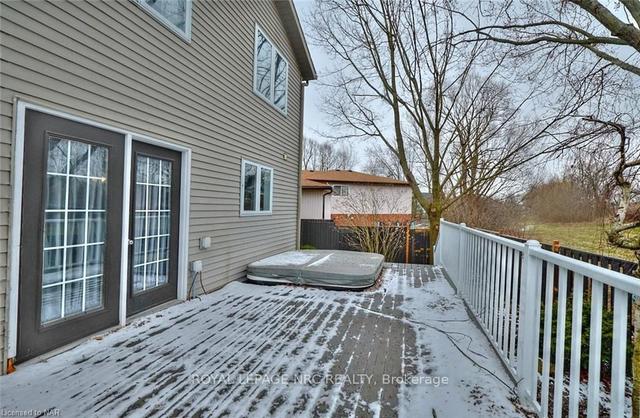 8605 Bell Cres, House detached with 3 bedrooms, 3 bathrooms and 4 parking in Niagara Falls ON | Image 34