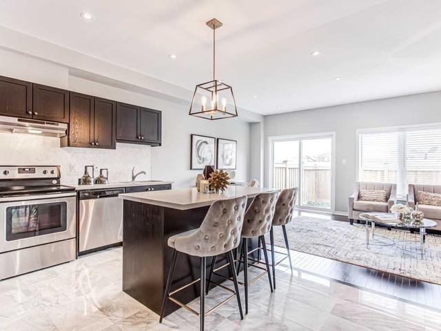 136 Kellington Tr, House attached with 3 bedrooms, 3 bathrooms and 3 parking in Whitchurch Stouffville ON | Image 24