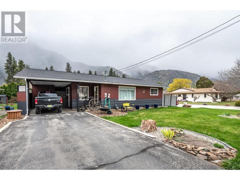 605 11th Avenue, House detached with 2 bedrooms, 1 bathrooms and 2 parking in Keremeos BC | Card Image