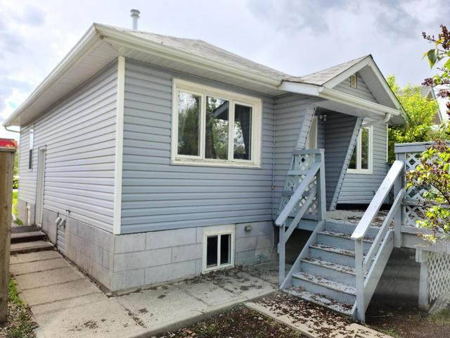 9619 95 Avenue, House detached with 4 bedrooms, 2 bathrooms and 2 parking in Peace River AB | Image 2