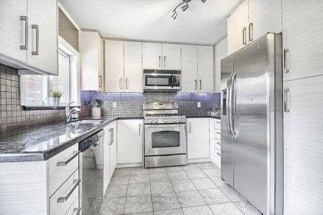 34 Cumbrian Crt S, House detached with 3 bedrooms, 3 bathrooms and 4 parking in Brampton ON | Image 6