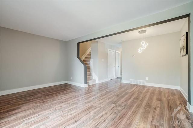 2663 Pimlico Crescent, Townhouse with 3 bedrooms, 2 bathrooms and 1 parking in Ottawa ON | Image 10
