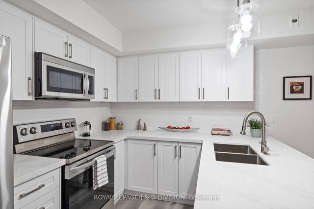 902 - 9 Shank St, Townhouse with 3 bedrooms, 1 bathrooms and 1 parking in Toronto ON | Image 6