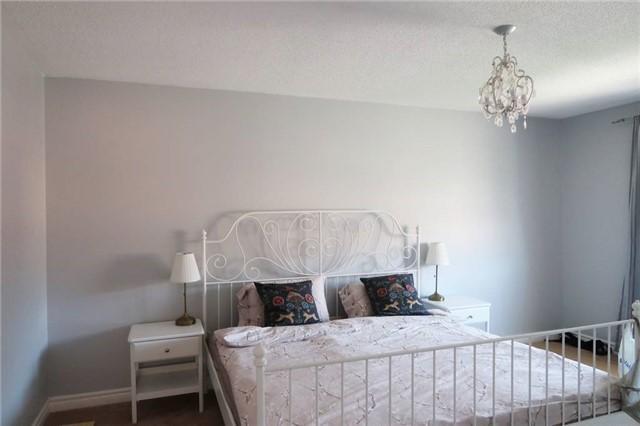 3297 Camberwell Dr, House semidetached with 3 bedrooms, 3 bathrooms and 1 parking in Mississauga ON | Image 12