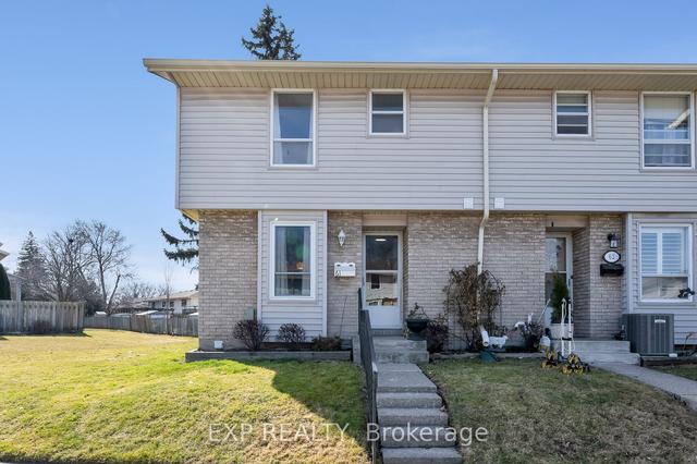 61 - 242 Lakeport Rd, Townhouse with 3 bedrooms, 2 bathrooms and 1 parking in St. Catharines ON | Image 1