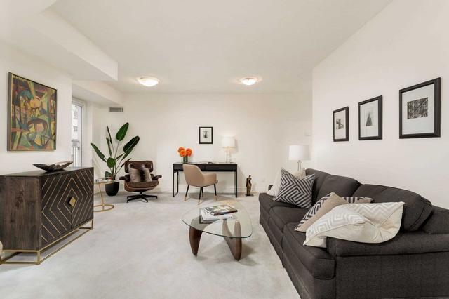 704 - 1 Balmoral Ave, Condo with 2 bedrooms, 2 bathrooms and 1 parking in Toronto ON | Image 2