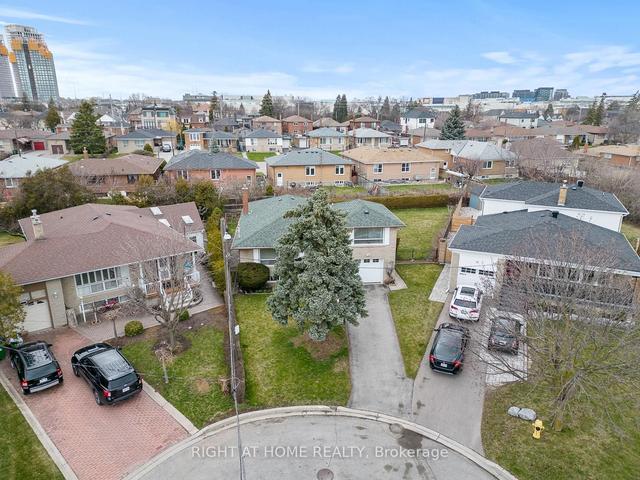 29 Krieger Cres, House detached with 3 bedrooms, 3 bathrooms and 3 parking in Toronto ON | Image 22