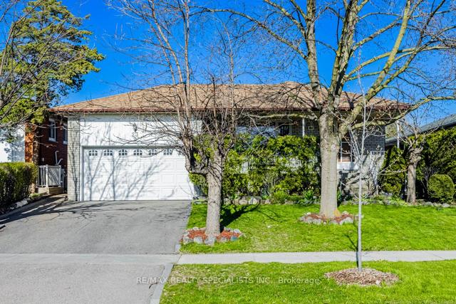 23 Vange Cres, House detached with 3 bedrooms, 2 bathrooms and 4 parking in Toronto ON | Image 1