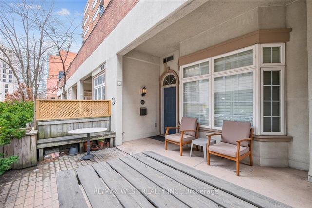 72 St Patrick St, Condo with 1 bedrooms, 1 bathrooms and 0 parking in Toronto ON | Image 1