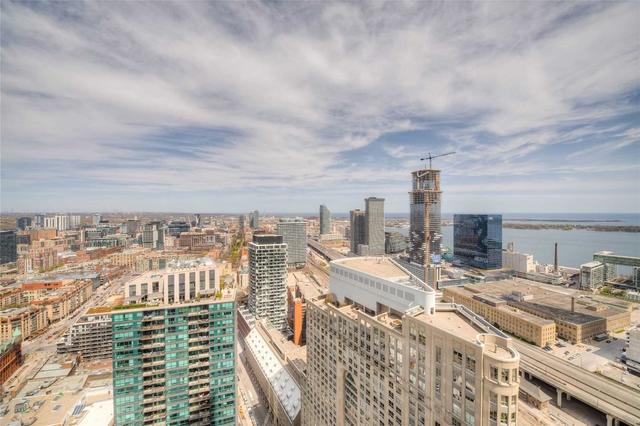 4008 - 8 The Esplanade Ave, Condo with 2 bedrooms, 2 bathrooms and 1 parking in Toronto ON | Image 8