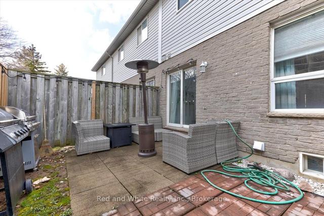14 - 104 Frances Ave, Condo with 3 bedrooms, 3 bathrooms and 2 parking in Hamilton ON | Image 13