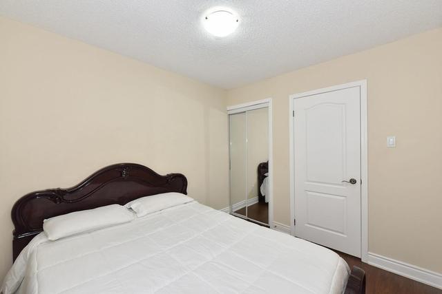 73 Moregate Cres, Townhouse with 3 bedrooms, 3 bathrooms and 2 parking in Brampton ON | Image 10