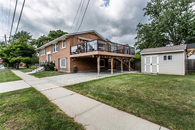 17 Rockcliffe Rd, House detached with 2 bedrooms, 2 bathrooms and 2 parking in St. Catharines ON | Image 3