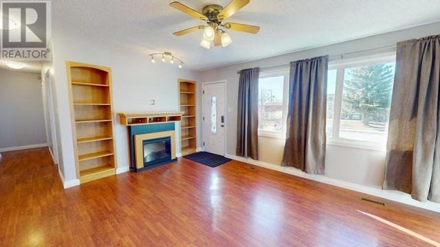 11008 101 Avenue, House detached with 3 bedrooms, 2 bathrooms and null parking in Fort St. John BC | Image 2