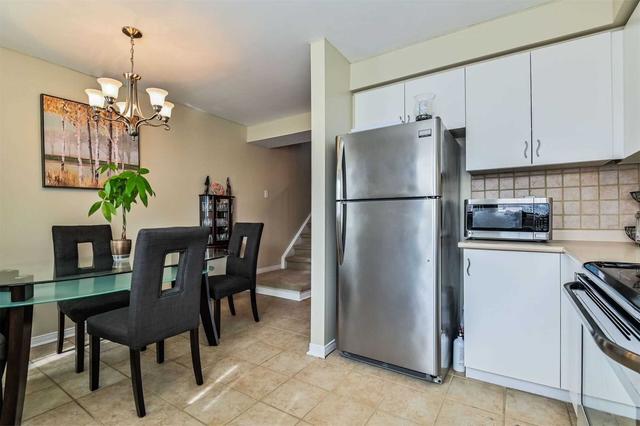 57 Spadina Rd, Townhouse with 3 bedrooms, 2 bathrooms and 2 parking in Brampton ON | Image 4