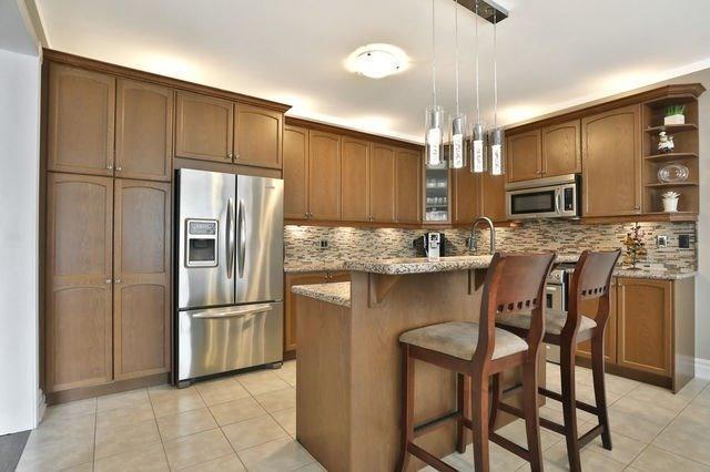 208 Cathcart Cres, House detached with 4 bedrooms, 4 bathrooms and 2 parking in Milton ON | Image 5