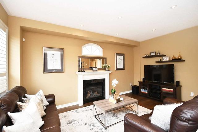 5 Lucky Lane, House detached with 3 bedrooms, 4 bathrooms and 3 parking in Brampton ON | Image 4