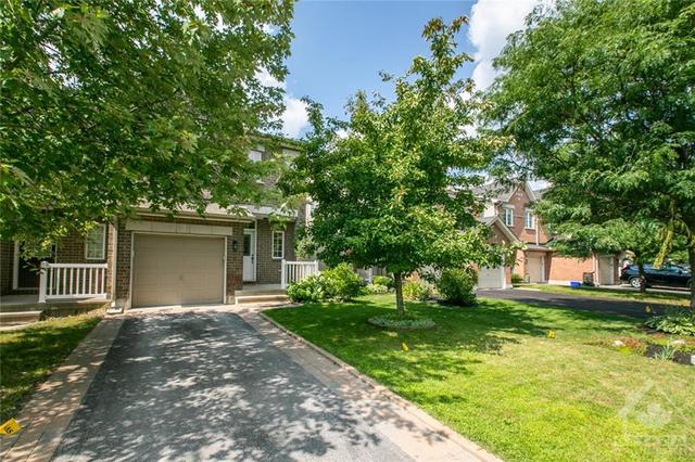 241 Tandalee Crescent, Townhouse with 2 bedrooms, 2 bathrooms and 3 parking in Ottawa ON | Image 2