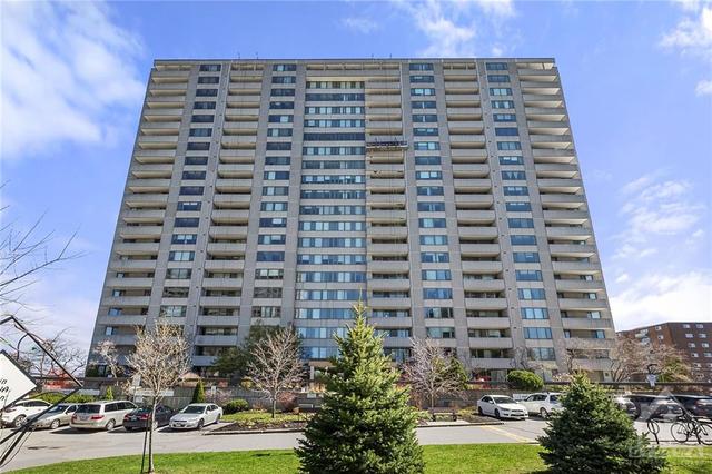 505 - 2625 Regina Street, Condo with 3 bedrooms, 2 bathrooms and 1 parking in Ottawa ON | Image 2