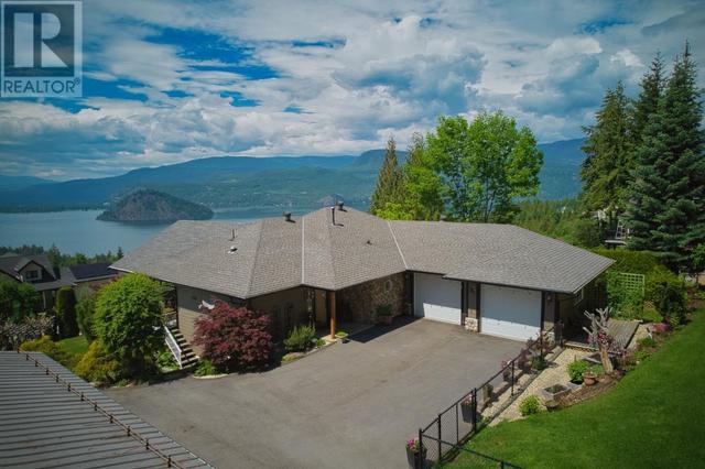 3320 Roncastle Road, House detached with 3 bedrooms, 3 bathrooms and 2 parking in Columbia Shuswap C BC | Image 1