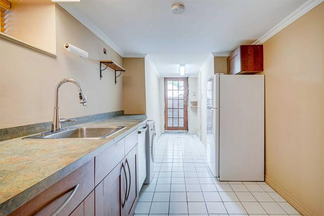 1847 Dufferin St, House detached with 5 bedrooms, 5 bathrooms and 3 parking in Toronto ON | Image 27
