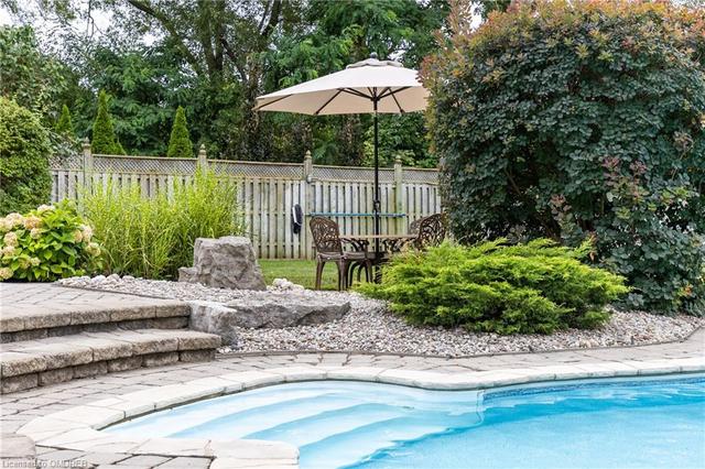 956 Halsham Court, House detached with 4 bedrooms, 2 bathrooms and 8 parking in Mississauga ON | Image 34