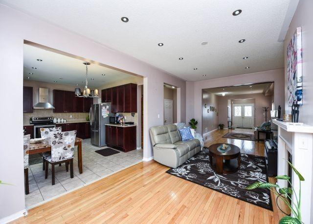 225 Valleyway Dr, House detached with 4 bedrooms, 5 bathrooms and 4 parking in Brampton ON | Image 4