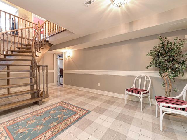 34 Maplewood Rd, House detached with 4 bedrooms, 4 bathrooms and 6 parking in Mississauga ON | Image 31
