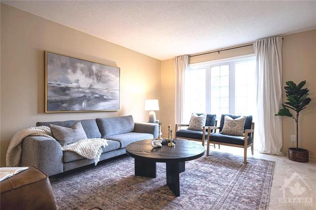 419 Kintyre Private, Townhouse with 3 bedrooms, 2 bathrooms and 1 parking in Ottawa ON | Image 3