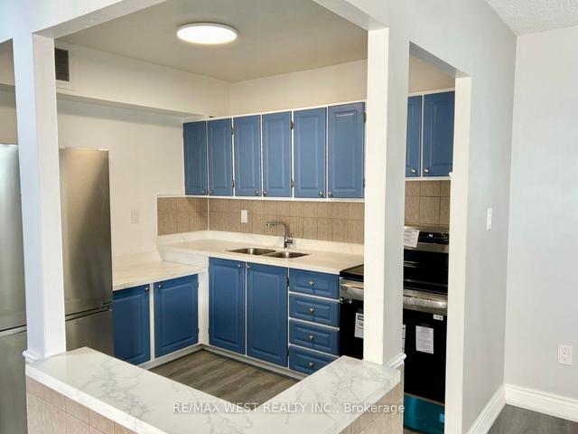 1608 - 330 Dixon St, Condo with 1 bedrooms, 1 bathrooms and 1 parking in Toronto ON | Image 8