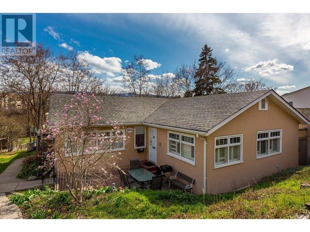 3904 32 Avenue, House detached with 4 bedrooms, 3 bathrooms and 4 parking in Vernon BC | Image 2