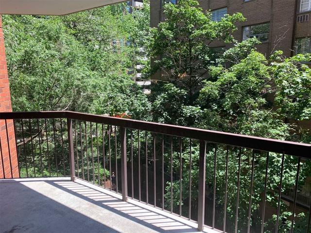 404 - 77 Maitland Pl, Condo with 2 bedrooms, 2 bathrooms and 1 parking in Toronto ON | Image 13