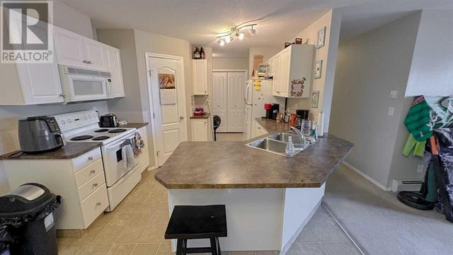 205, - 3730 50 Avenue, Condo with 2 bedrooms, 1 bathrooms and 1 parking in Red Deer AB | Image 4