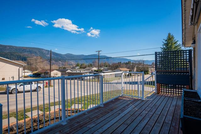 574 7th Avenue, House detached with 3 bedrooms, 2 bathrooms and null parking in Castlegar BC | Image 59