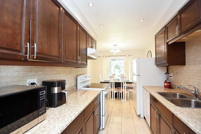 23 Lawndale Cres, House semidetached with 4 bedrooms, 3 bathrooms and 5 parking in Brampton ON | Image 6