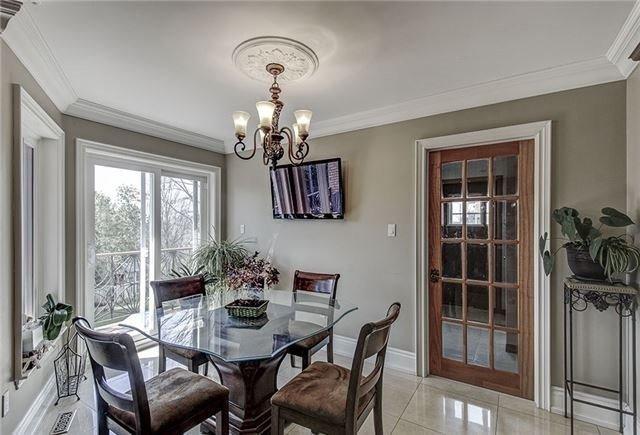 86 Montgomery Crt, House detached with 4 bedrooms, 5 bathrooms and 6 parking in Markham ON | Image 3
