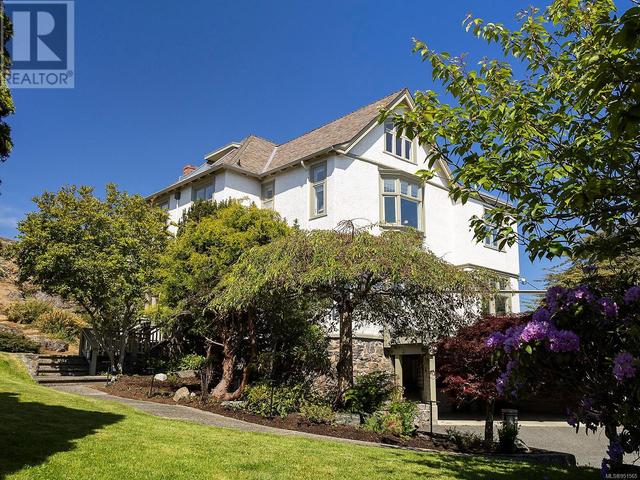 454 Newport Ave, House detached with 4 bedrooms, 4 bathrooms and 6 parking in Oak Bay BC | Image 1