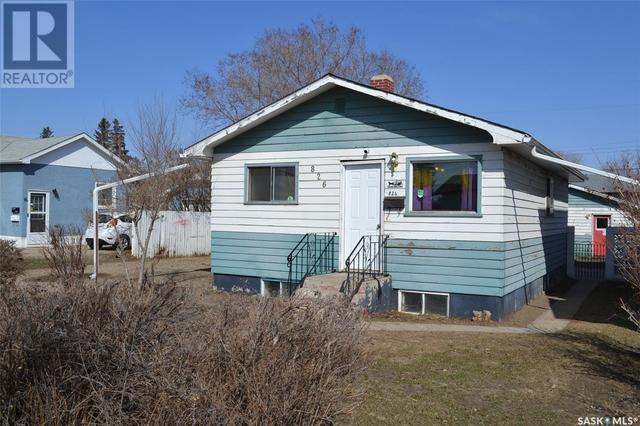 826 O Ave S, House detached with 4 bedrooms, 2 bathrooms and null parking in Saskatoon SK | Card Image