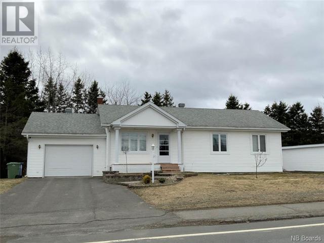 56 Des érables Avenue, House detached with 5 bedrooms, 2 bathrooms and null parking in Haut Madawaska NB | Image 1