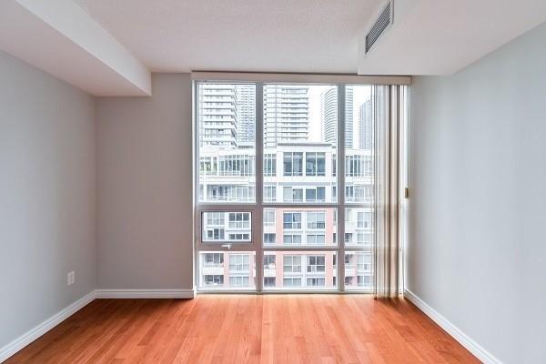 1201 - 263 Wellington St W, Condo with 1 bedrooms, 1 bathrooms and 0 parking in Toronto ON | Image 6