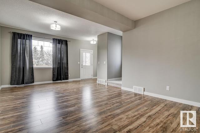 10359 149 St Nw, House semidetached with 4 bedrooms, 3 bathrooms and null parking in Edmonton AB | Image 6