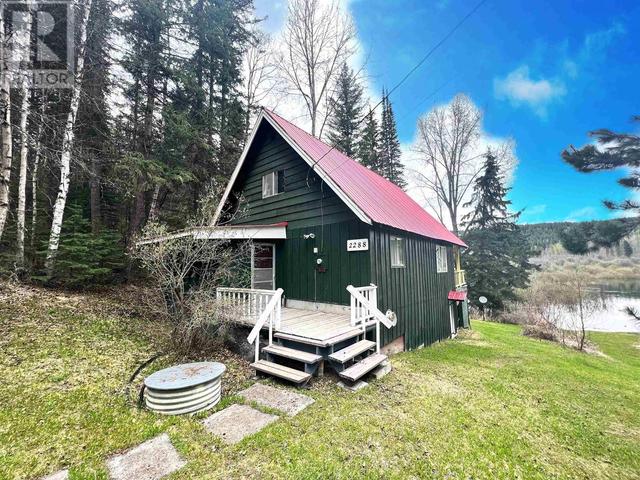 2288 Eagle Creek Road, Home with 2 bedrooms, 1 bathrooms and null parking in Cariboo H BC | Image 4