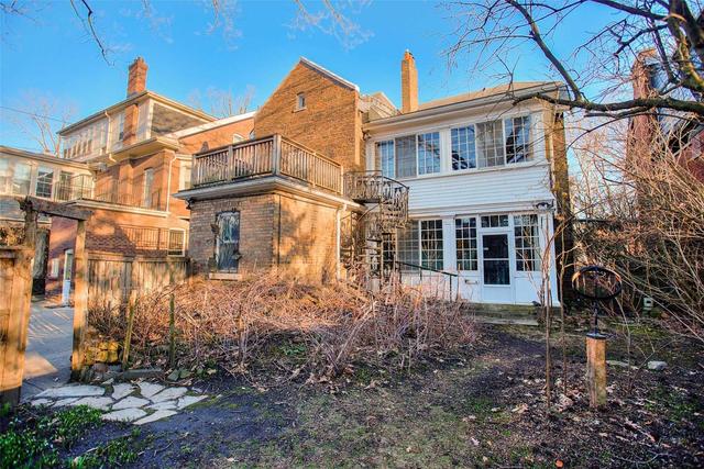 16 Edgar Ave, House detached with 6 bedrooms, 4 bathrooms and 3 parking in Toronto ON | Image 7