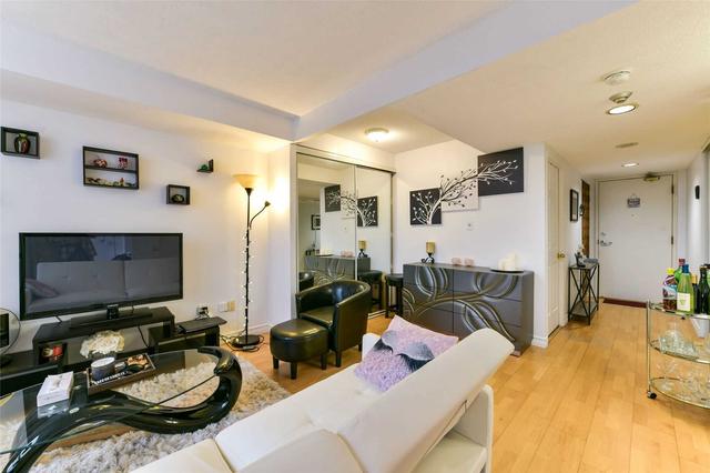 1005 - 101 Subway Cres, Condo with 1 bedrooms, 1 bathrooms and 1 parking in Toronto ON | Image 4