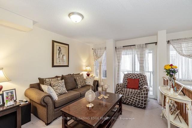 99 Torbarrie Rd, House attached with 3 bedrooms, 4 bathrooms and 1 parking in Toronto ON | Image 6